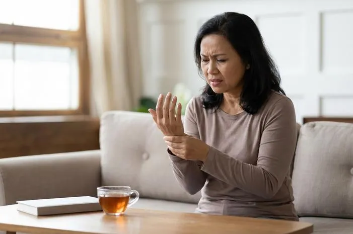 Tangan Kiri Kebas: Penyebab dan Cara Mengatasinya