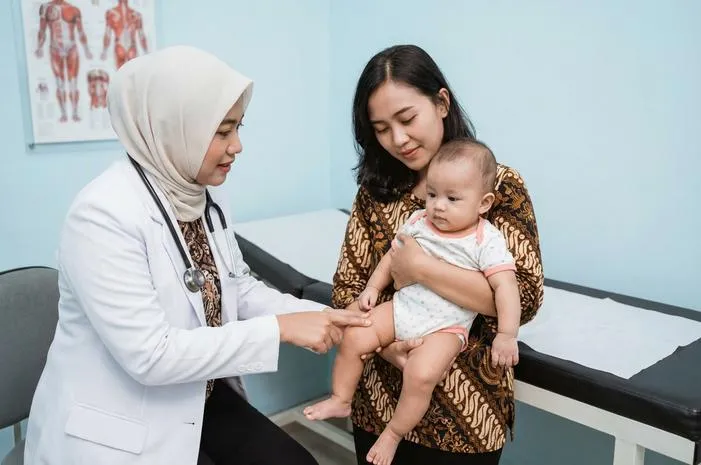 Suntik DPT 1 di Bagian Mana? Paha Bayi atau Lengan Anak?