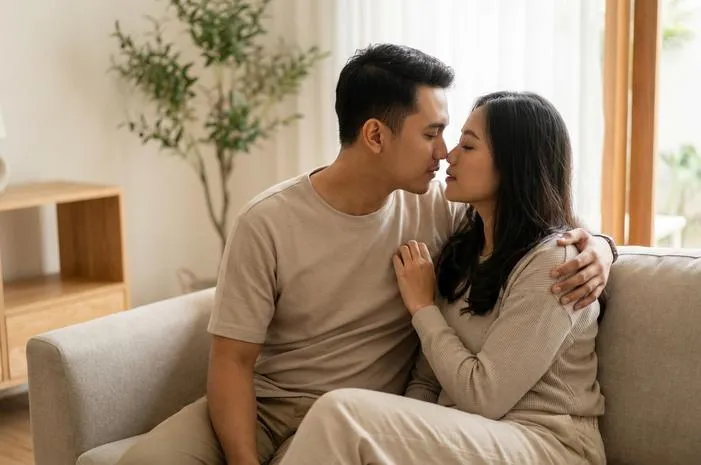 Cara Ciuman Bibir Paling Disukai Pria: Dijamin Meleleh