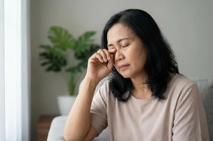 Fotopsia: Penyebab, Gejala, dan Kapan Harus ke Dokter