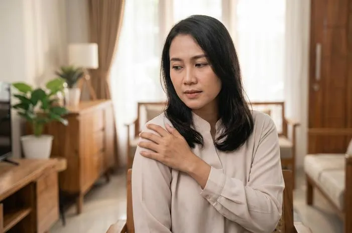 Kedutan Bahu Kiri: Arti, Penyebab Medis, Cara Mengatasi