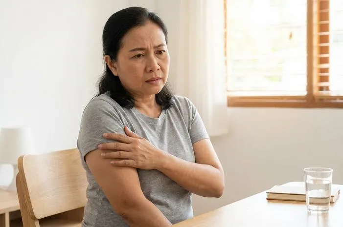 Penyebab Nyeri Lengan Atas: Dari Tidur Salah hingga Jantung