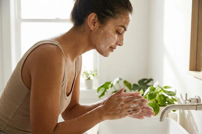 Cetaphil Daily Exfoliating Cleanser Lembut Tiap Hari