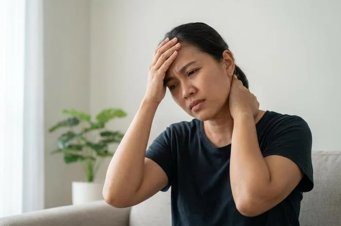 Leher Kaku Kepala Pusing? Ini Penyebab dan Cara Atasinya!