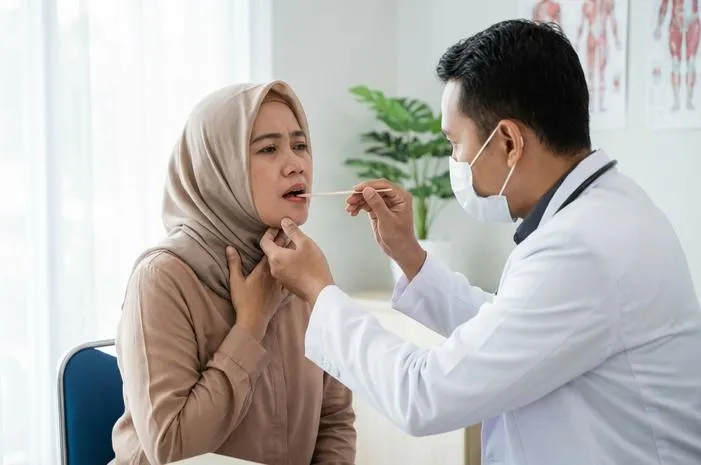Benjolan di Dinding Tenggorokan: Jangan Panik, Ini Sebabnya