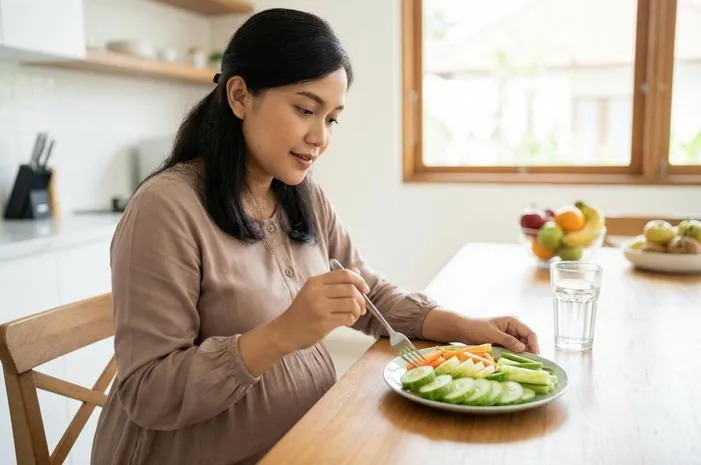 Ya, Ibu Hamil Boleh Makan Timun Mentah, Asal...