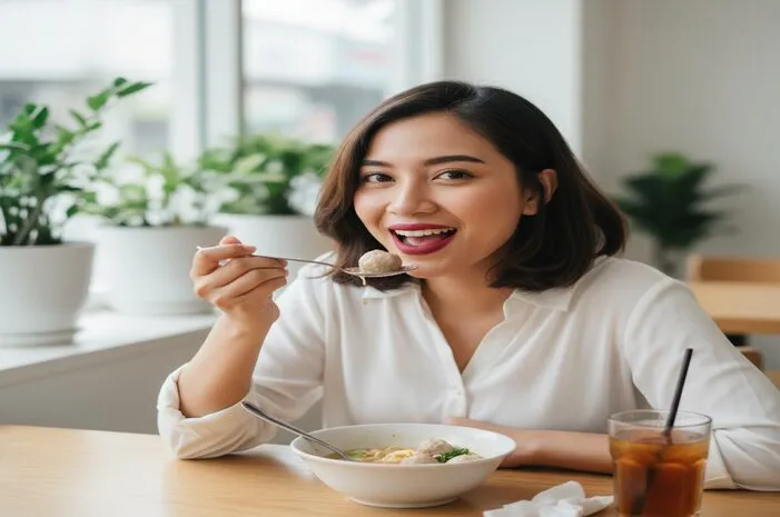 Lipstik Tahan Lama? Ini Merk Anti Luntur Saat Makan!