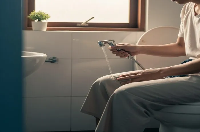 Cara Cebok di WC Duduk? Bersih dan Benar!