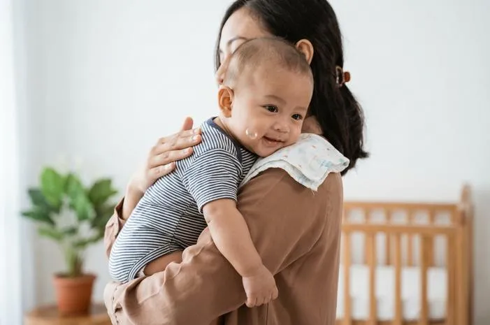 Bayi Sering Gumoh dan Cegukan: Wajar Kok, Ini Cara Mudah Atasi
