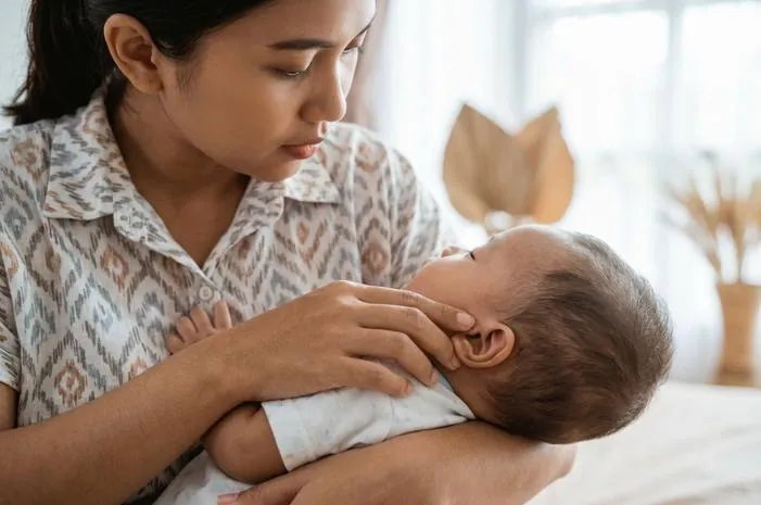 Benjolan Belakang Telinga Bayi: Umumnya Aman, Kapan Dokter?
