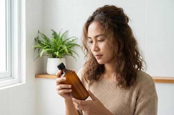 Shampo Jitu Atasi Rambut Kering Mengembang, Auto Lembut!