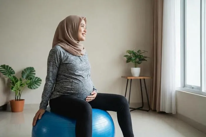 Gym Ball Ibu Hamil: Nyaman, Nyeri Hilang, Lahiran Lancar