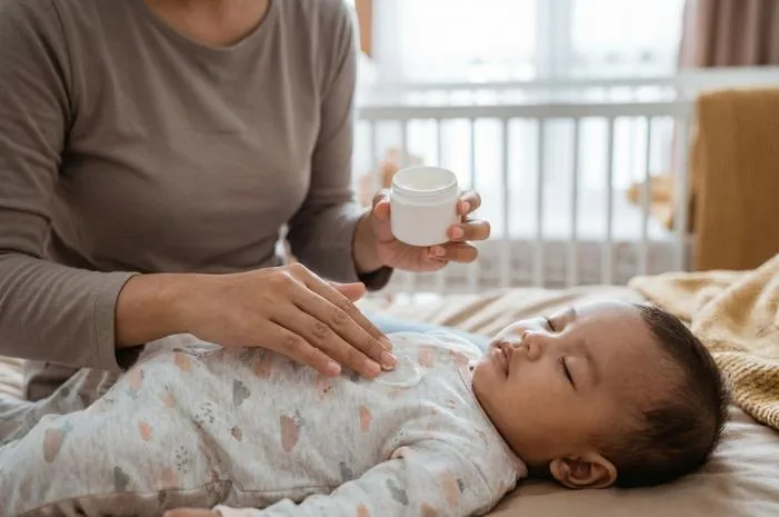 Pilih Balsem Aman untuk Bayi Batuk Pilek, Napas Lega
