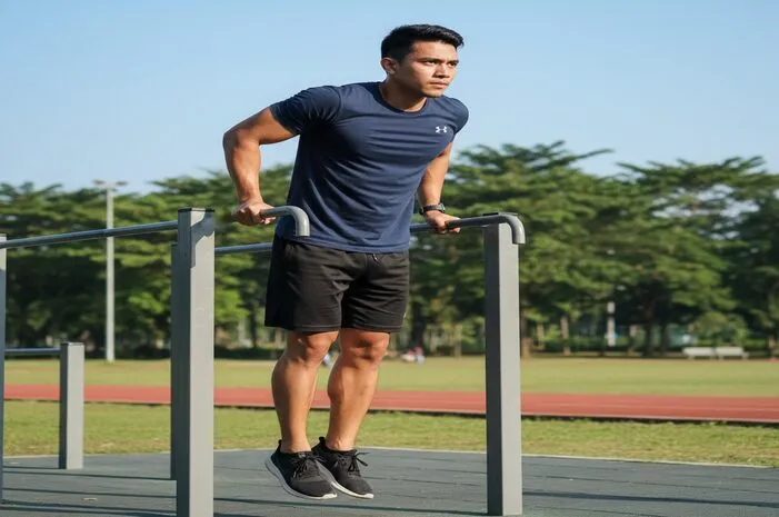 Dips Melatih Otot Trisep, Dada, Bahu. Makin Kekar!