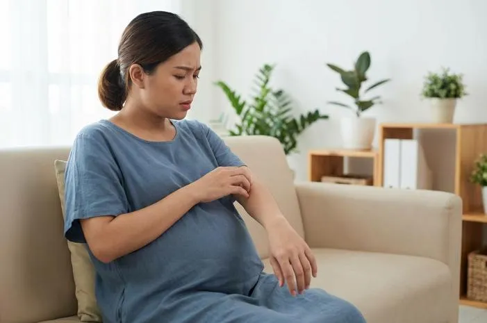 Gatal Gatal Saat Hamil? Normal Kok, Ini Cara Atasinya!