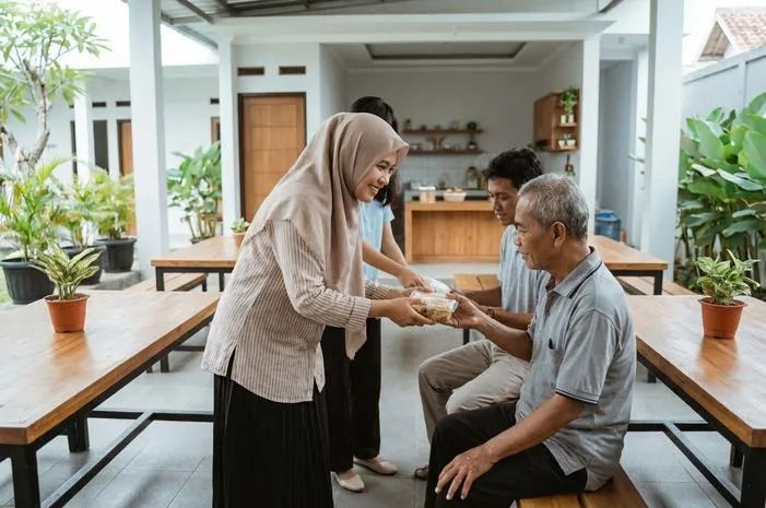 30+ Contoh Perbuatan Baik, Mudah Dilakukan Tiap Hari