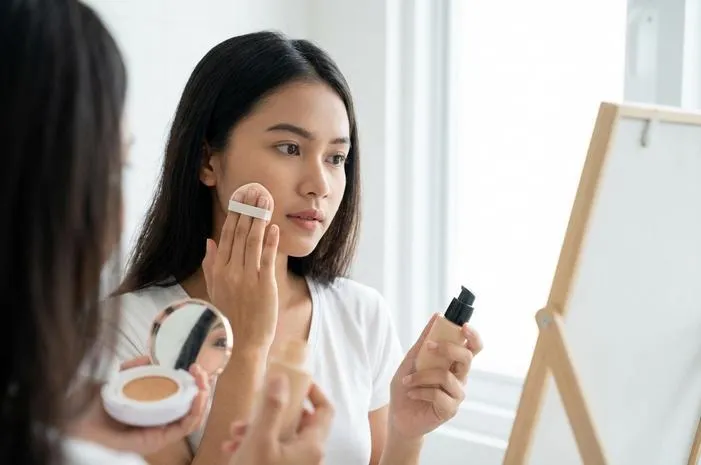 Beda Cushion dan Foundation: Mana yang Cocok untukmu?