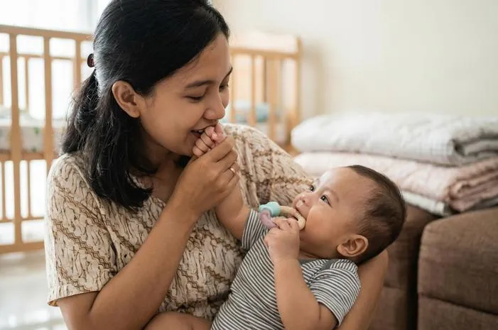 Tumbuh Gigi Bayi Umur Berapa? Ini Rentang Normalnya