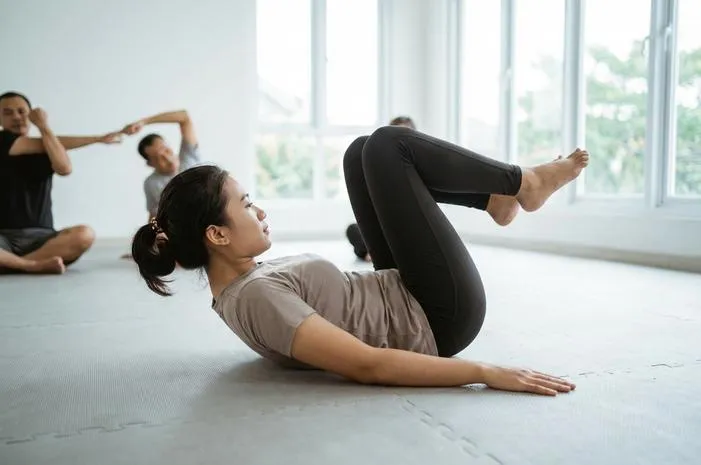 Yuk Coba Gerakan Guling Belakang: Pasti Bisa!