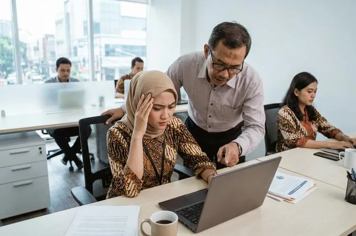 Micromanaging: Pengertian, Ciri, dan Dampak Buruknya