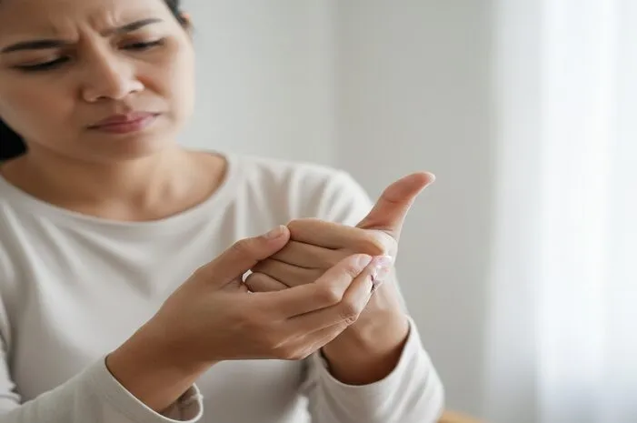 Kenapa Jempol Tangan Sakit Saat Ditekuk? Ini Penyebabnya!