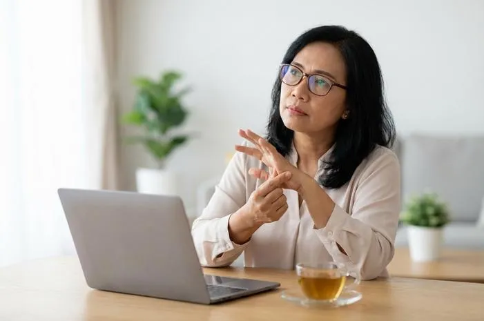 Cara Menghilangkan Ngantuk dengan Jari Tekan Titik Ini