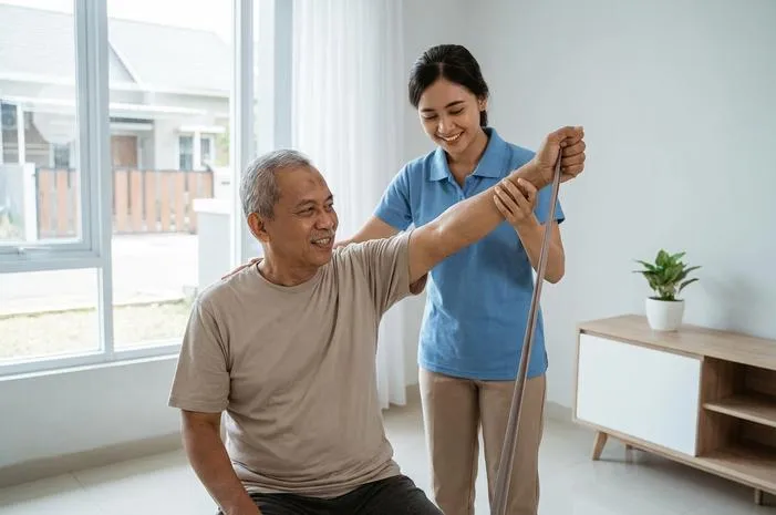 7 Gerakan Terapi Stroke Sebelah Kiri Praktis di Rumah