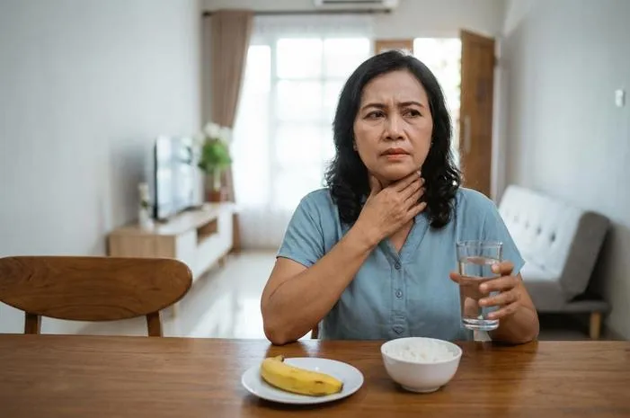 Duri Ikan di Tenggorokan? Ini Cara Aman Mengeluarkannya