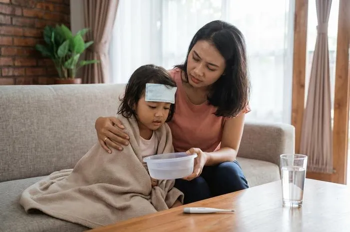 Anak Muntah Demam? Atasi Awal, Ketahui Kapan ke Dokter