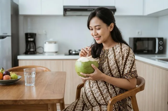 Air Kelapa Muda: Aman dan Sehat untuk Ibu Hamil Trimester 1