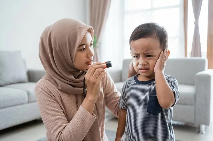 Telinga Anak Sakit Sebelah Kanan? Jangan Panik, Ini Cara Atasi