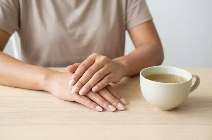 Kuku Pucat Tanda Apa? Kenali Penyebab dan Waktu ke Dokter