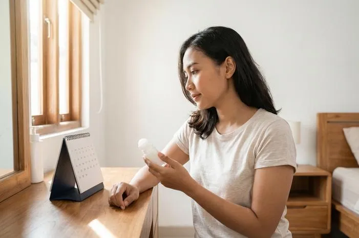 Pakai Antiperspirant Tiap Hari? Boleh Kok, Ini Caranya