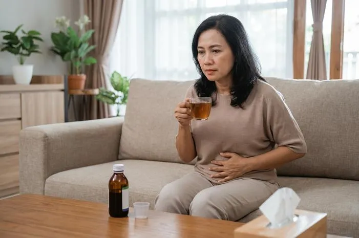 Efek Samping Obat Batuk Hitam: Mual, Muntah, dll?