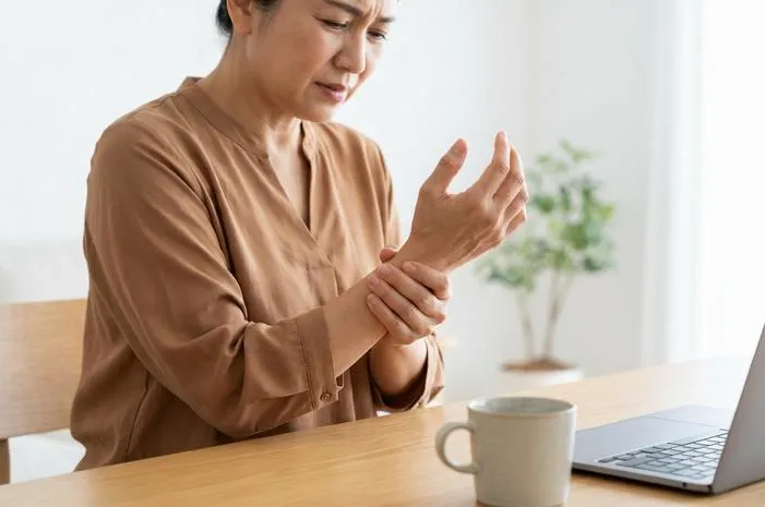 Tangan Sakit Sebelah Kanan: Pahami Pemicu, Redakan Nyeri