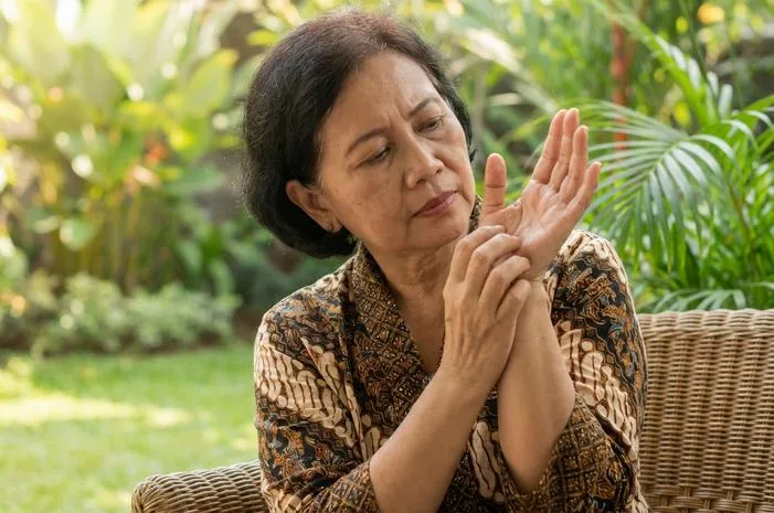 Gatal Tangan Kiri Pertanda Apa? Mitos Uang VS Fakta Medis