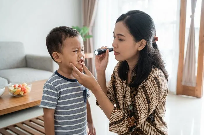 Sariawan Anak Kecil? Kenali Deretan Penyebabnya!