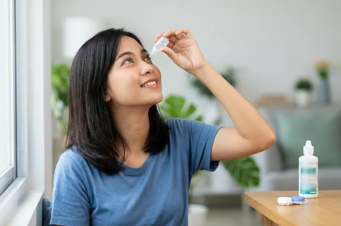 Apa Nama Tetes Mata Softlens? Cek Pilihan Terbaik Ini!