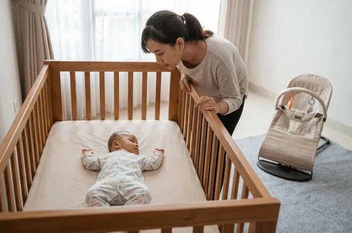 Kenapa Bayi Tak Boleh Tidur di Bouncer? Ini Risikonya!