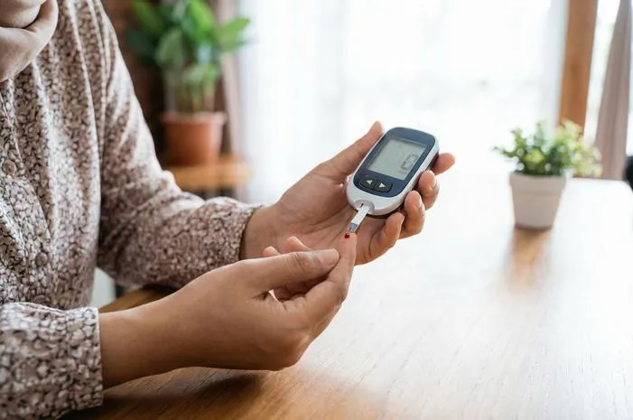 Kenali Tes Darah Glukometer: Cek Gula Darah Sendiri