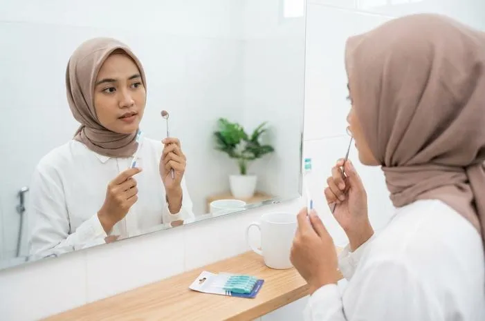 Karang Gigi Dibersihkan Sendiri? Tak Bisa, Ini Faktanya!