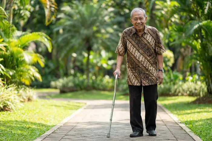 Apa Nama Tongkat untuk Membantu Berjalan? Ini 5 Jenisnya