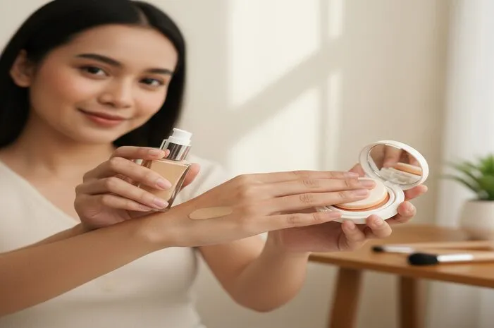 Perbedaan Foundation dan Cushion: Praktis atau Tahan Lama?