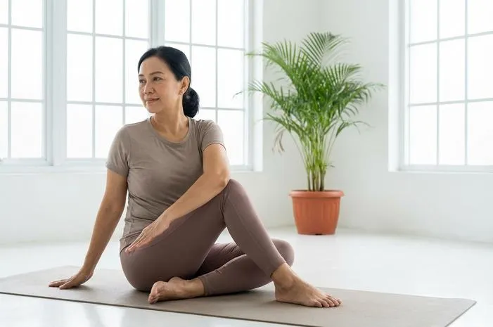 Pinggang Pegal? Stretching Pinggang Ini Solusinya!