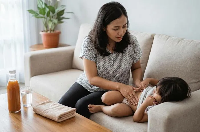 Pertolongan Pertama Sembelit pada Anak Agar BAB Lancar