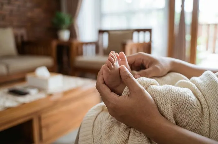 Kaki Bayi Dingin: Normal Kok, Ini Cara Mengatasinya