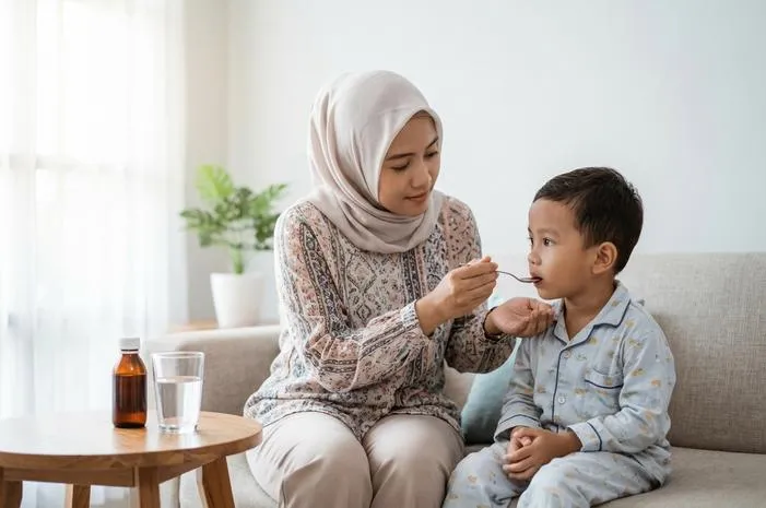 Pilih Obat Batuk Paling Ampuh untuk Anak, Anti Rewel!