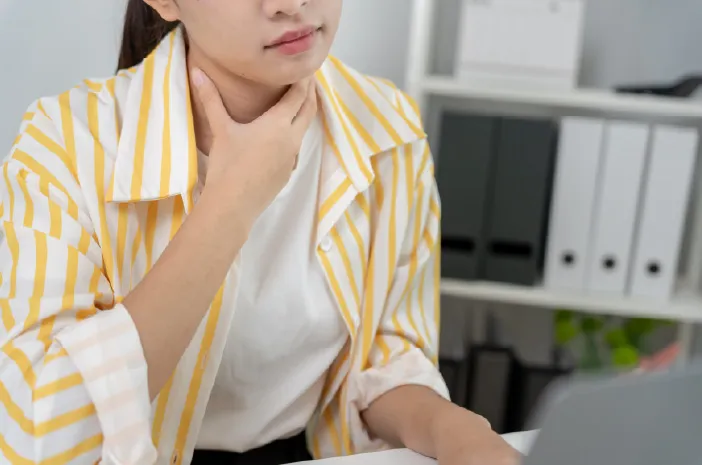 Gimana agar Radang Tenggorokan Cepat Sembuh? Ini Cara yang Bisa Kamu Coba