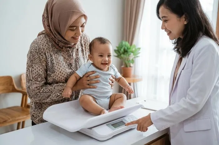 Cek Berat Bayi 7 Bulan: Sudah Ideal Belum?