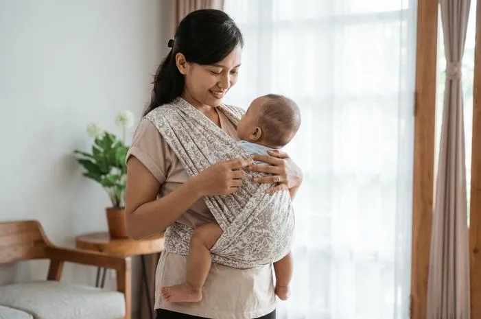 Gendongan M-Shape untuk Bayi Berapa Bulan? Dari 0!